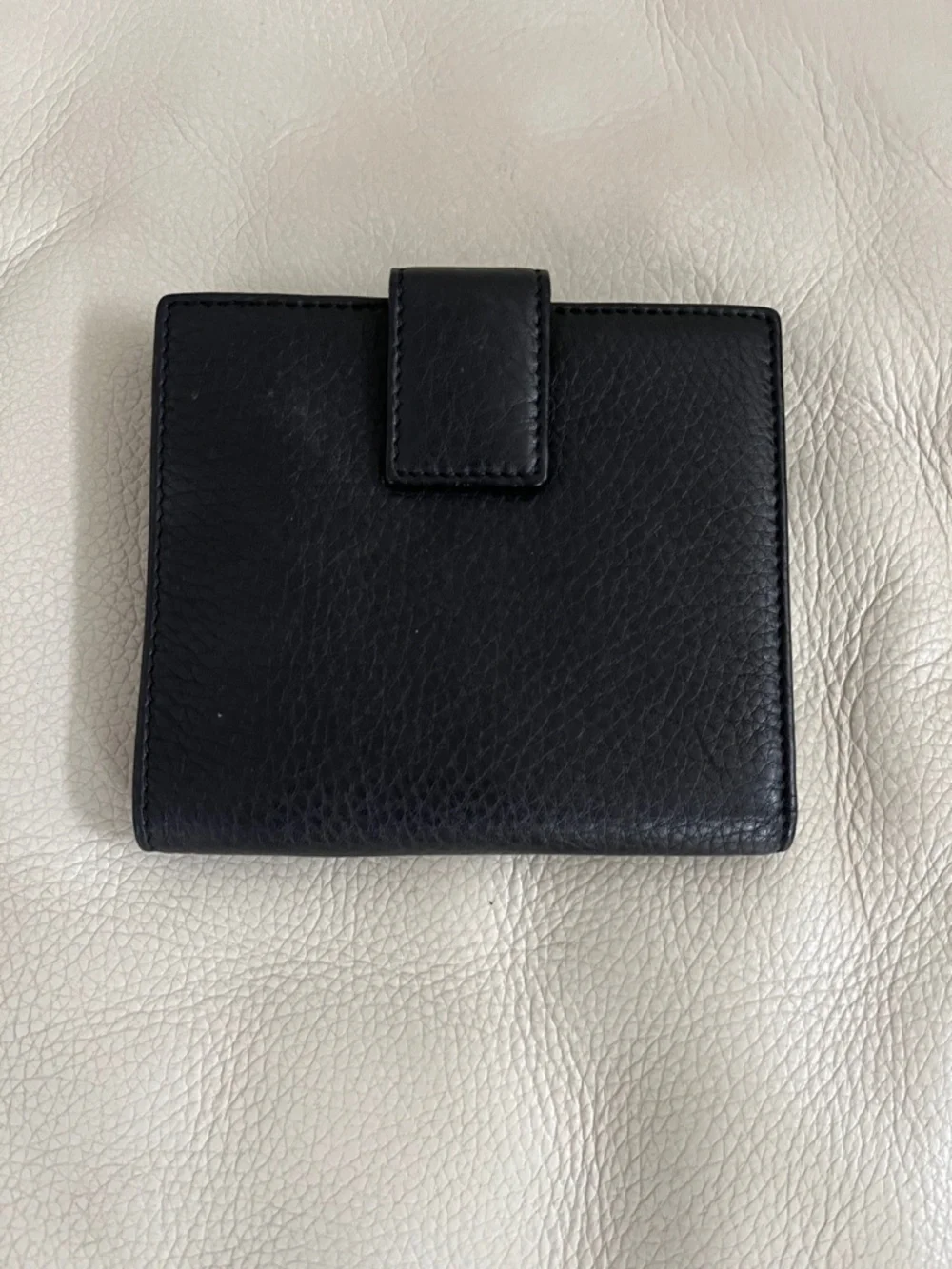 Gucci Classic Stirrup Black Leather Conpact Wallet with Gold Hardware EUC - Picture 4 of 10